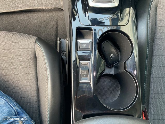 Peugeot e-2008 50 kWh Allure Pack - 30