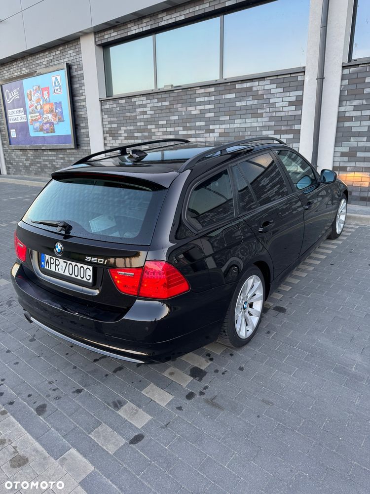BMW Seria 3 320i - 11