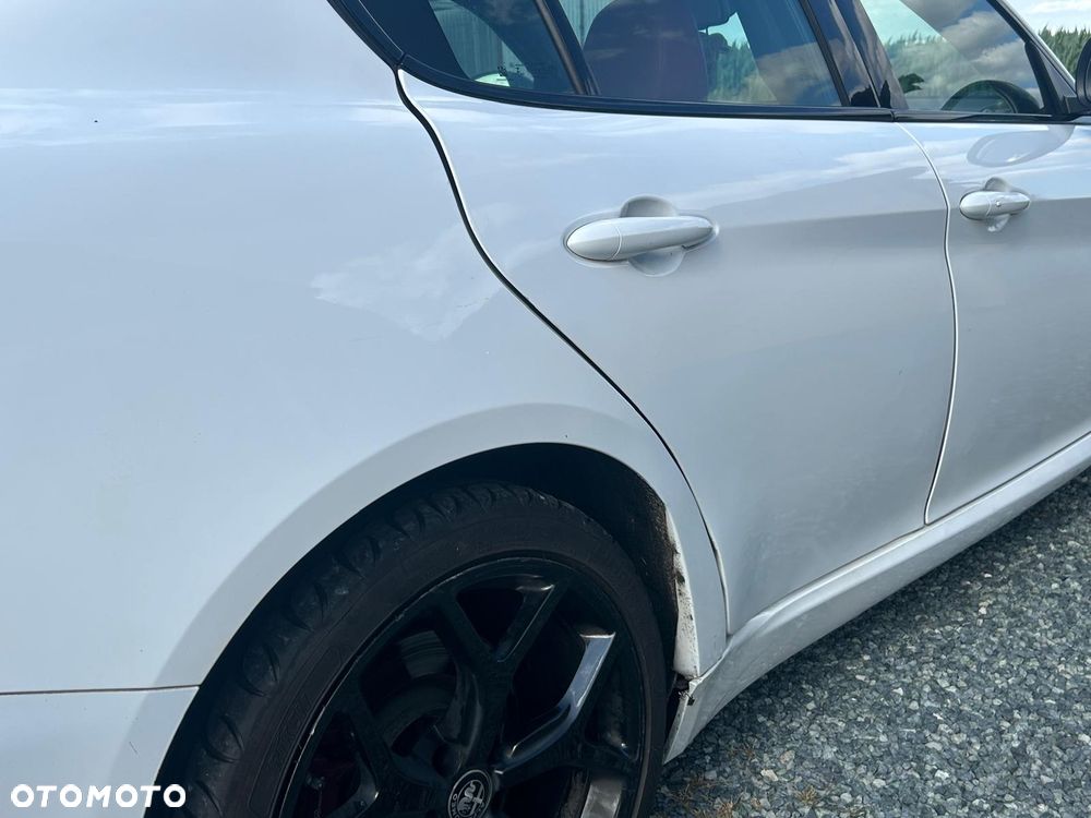Alfa Romeo Giulia 2.0 Turbo 16V AT8 Veloce Ti - 8