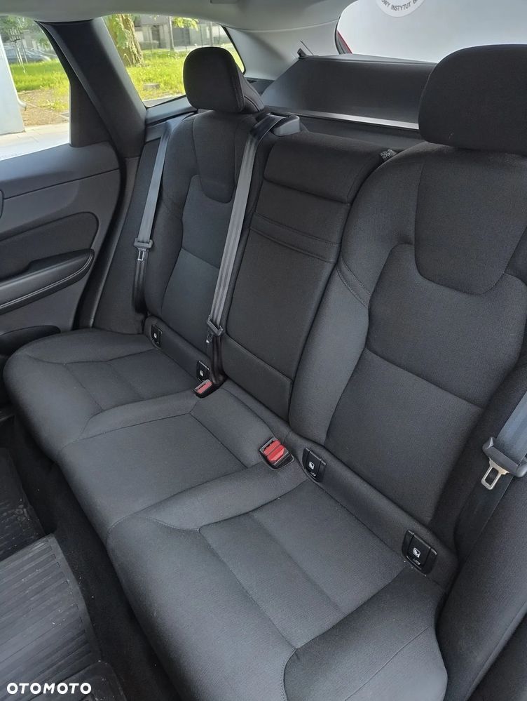 Volvo XC 60 B5 B AWD Momentum Pro - 18