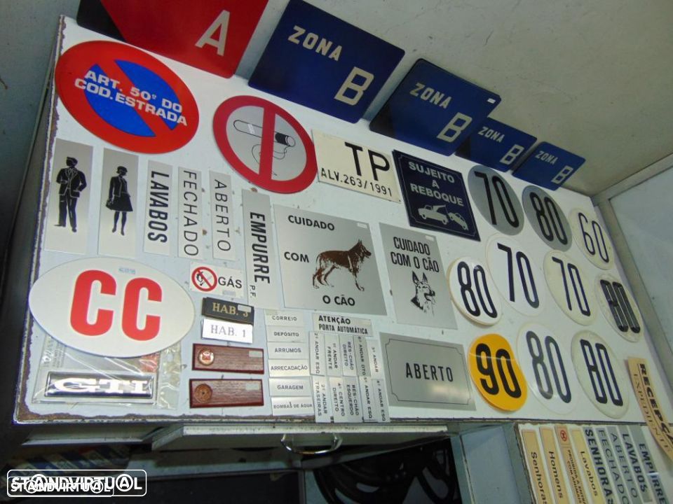 Antigos placas de sinalização e informação - 8