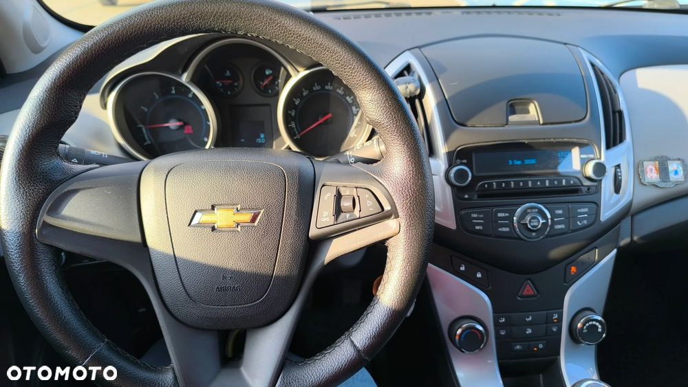 Chevrolet Cruze - 12