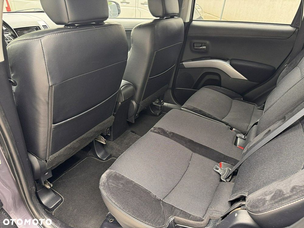 Mitsubishi Outlander - 12