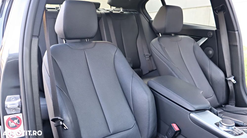 BMW Seria 3 330e iPerformance M Sport - 16