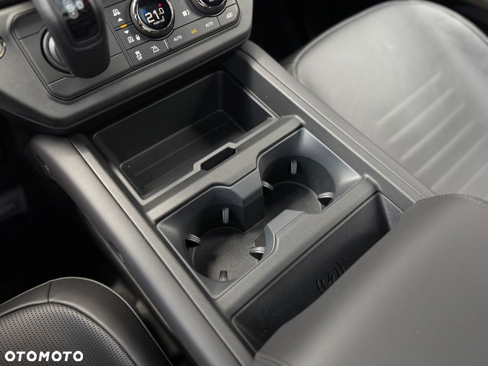 Land Rover Defender - 20