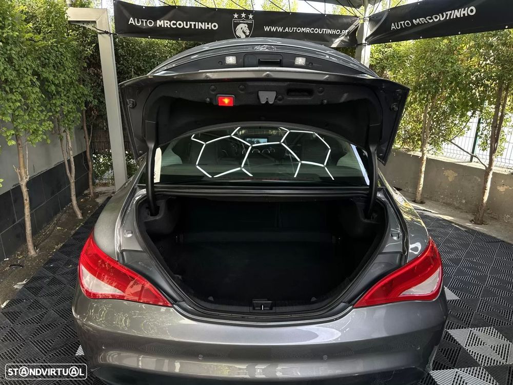 Mercedes-Benz CLA 180 d Shooting Brake AMG Line - 7