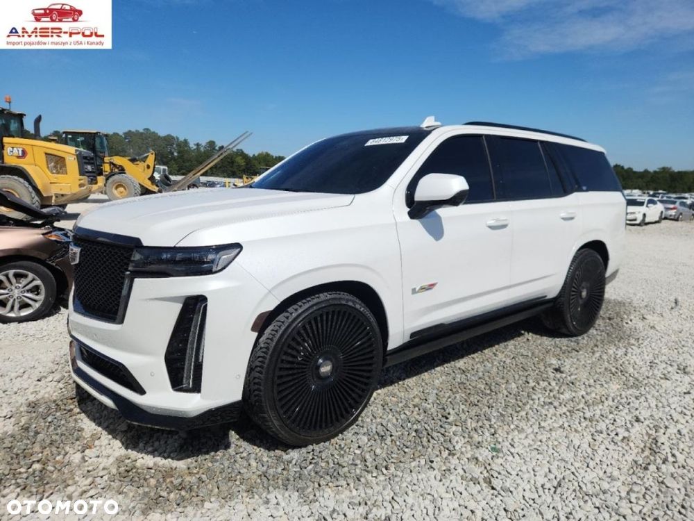 Cadillac Escalade - 1