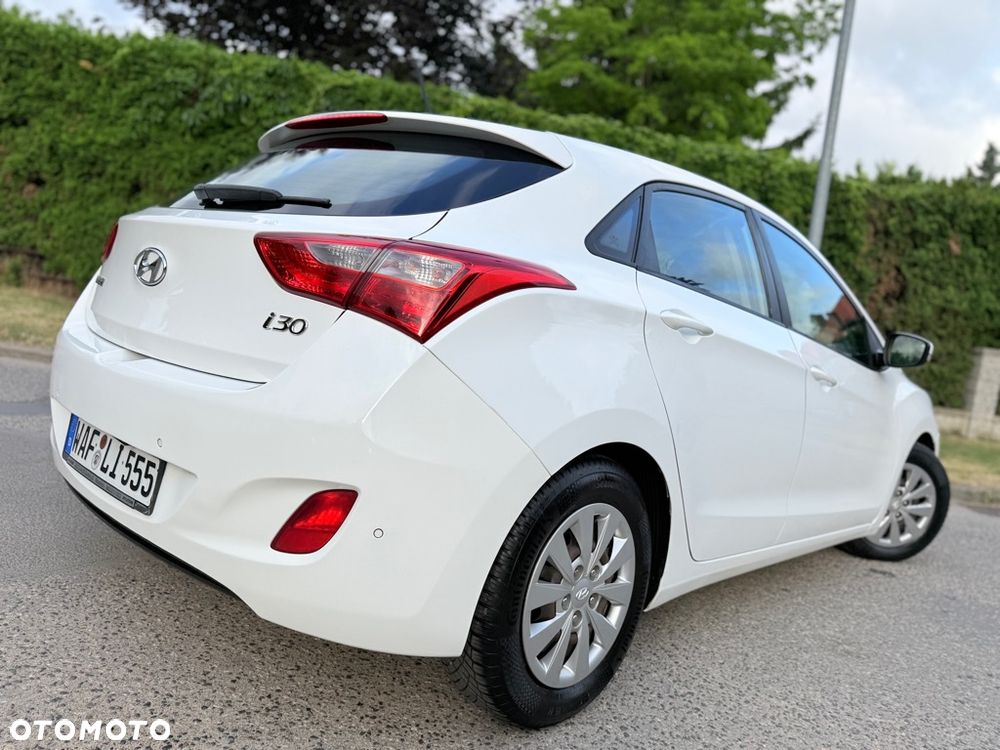 Hyundai i30 1.6 CRDi BlueDrive Premium - 16