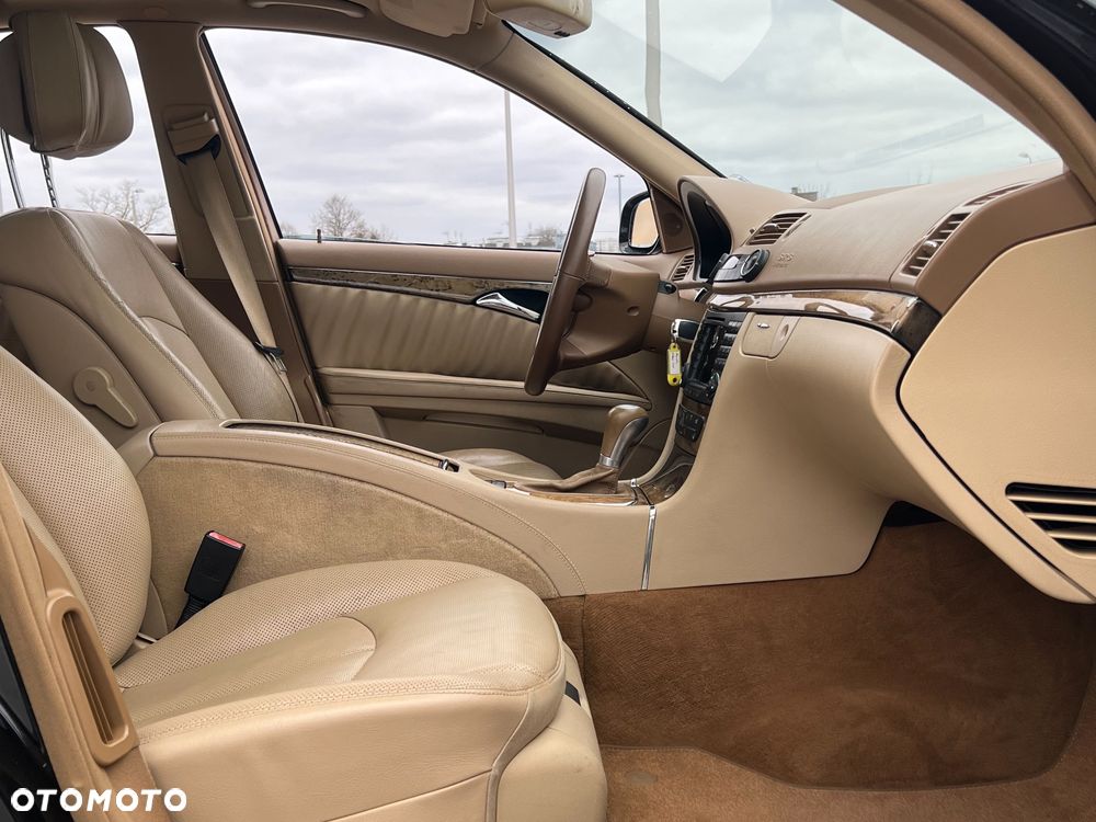 Mercedes-Benz Klasa E 500 4-Matic Avantgarde - 39