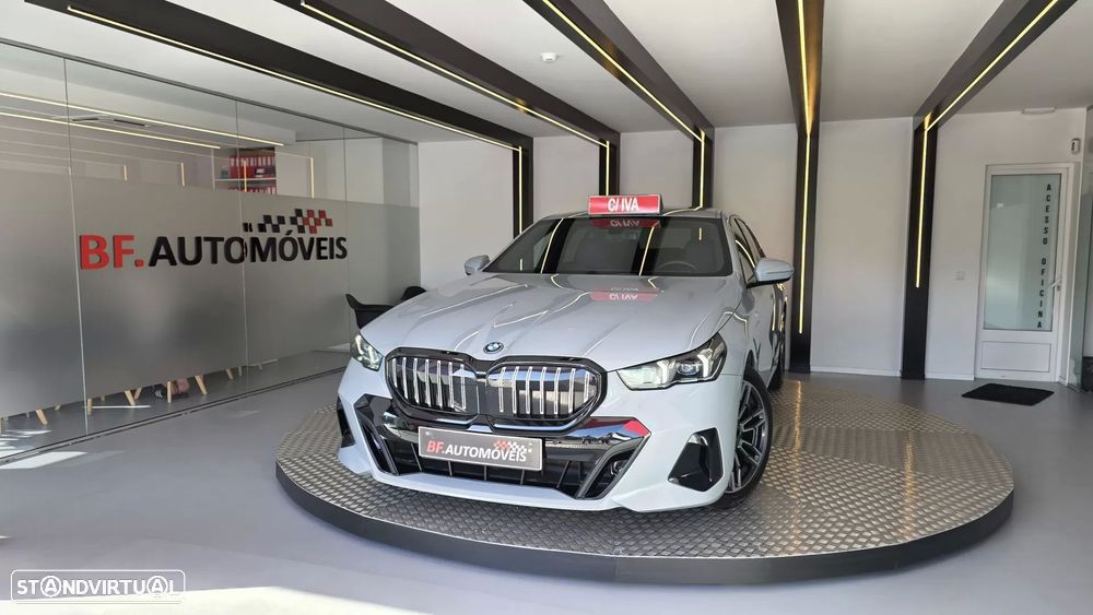 BMW 530 e Pack Desportivo M - 12