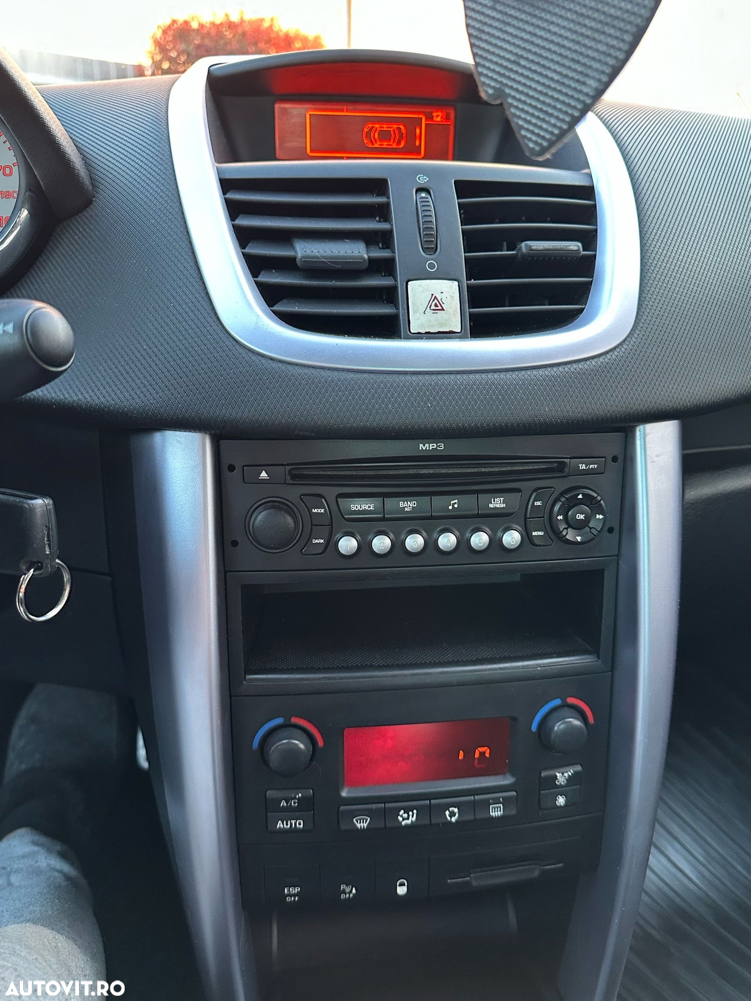 Peugeot 207 1.6HDI Feline - 12