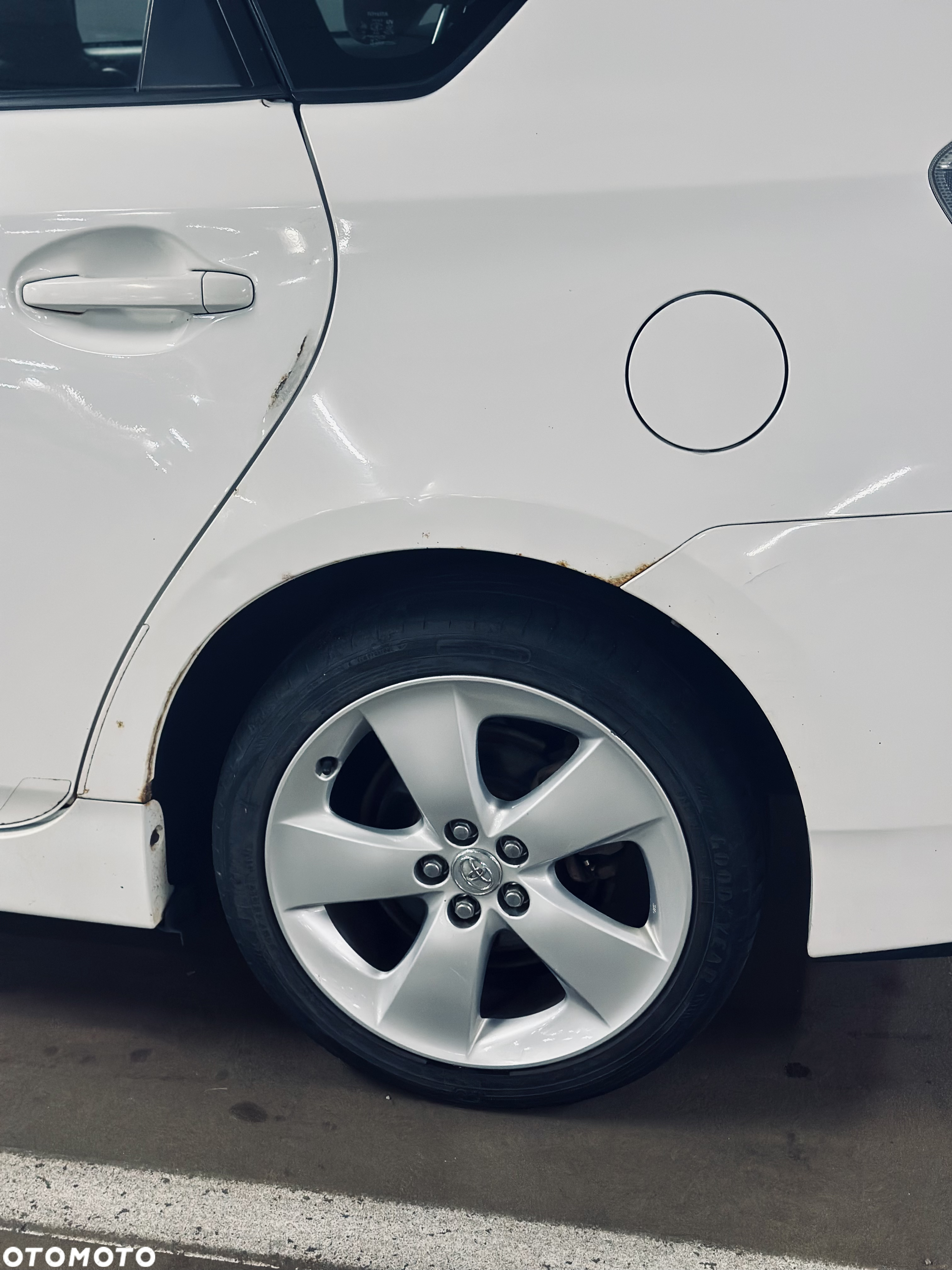 Toyota Prius (Hybrid) - 10