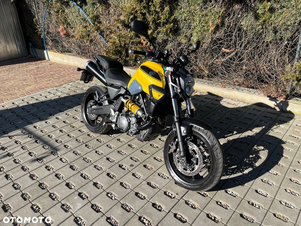 Yamaha MT - 6