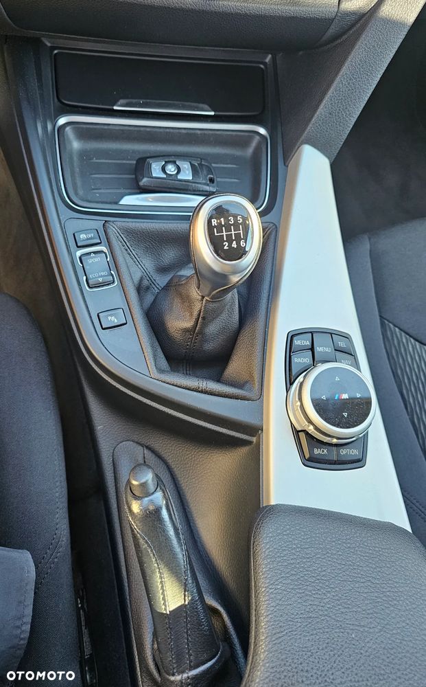 BMW Seria 3 320d xDrive Sport Line - 16