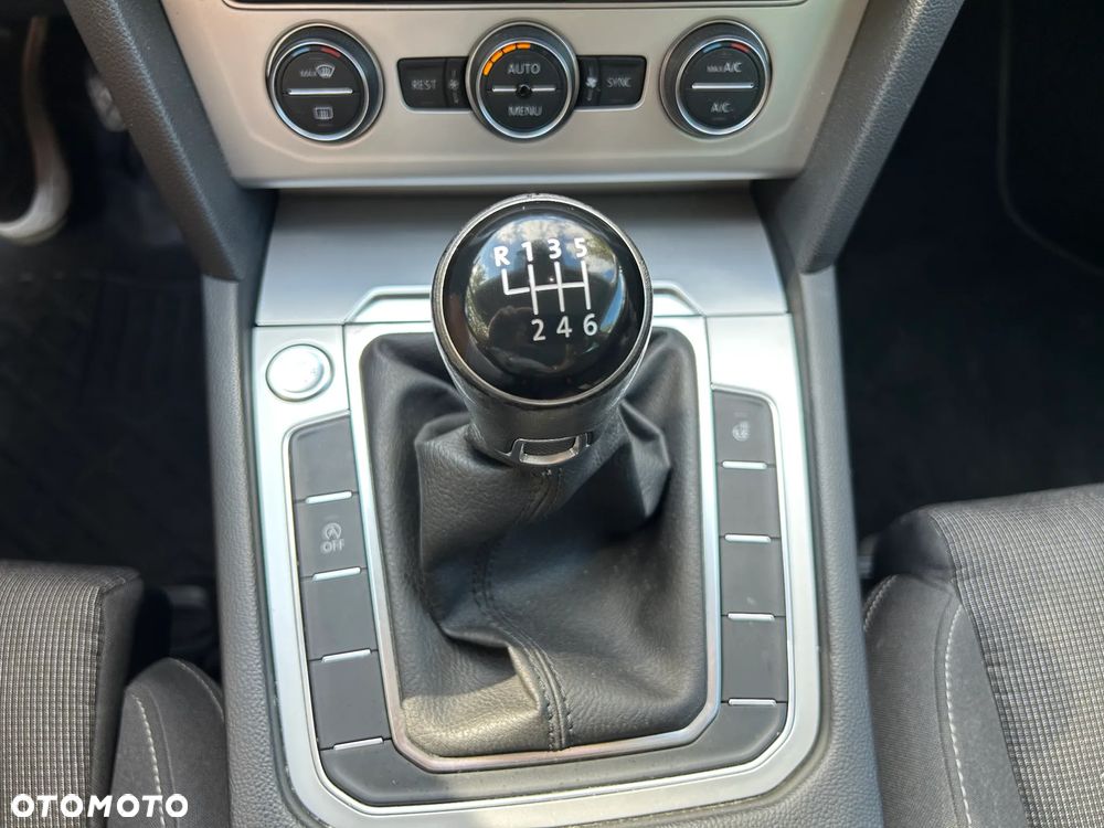 Volkswagen Passat Variant 2.0 TDI SCR Comfortline - 22