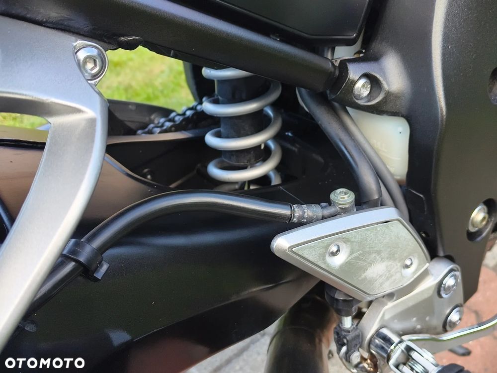 Yamaha FZ - 26