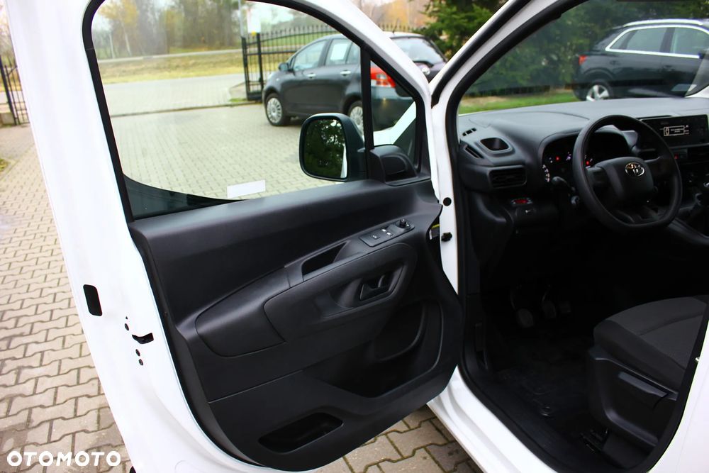 Toyota Proace City CHŁODNIA 1.5D-4D 102KM LONG L2 3 Osobowy - 30