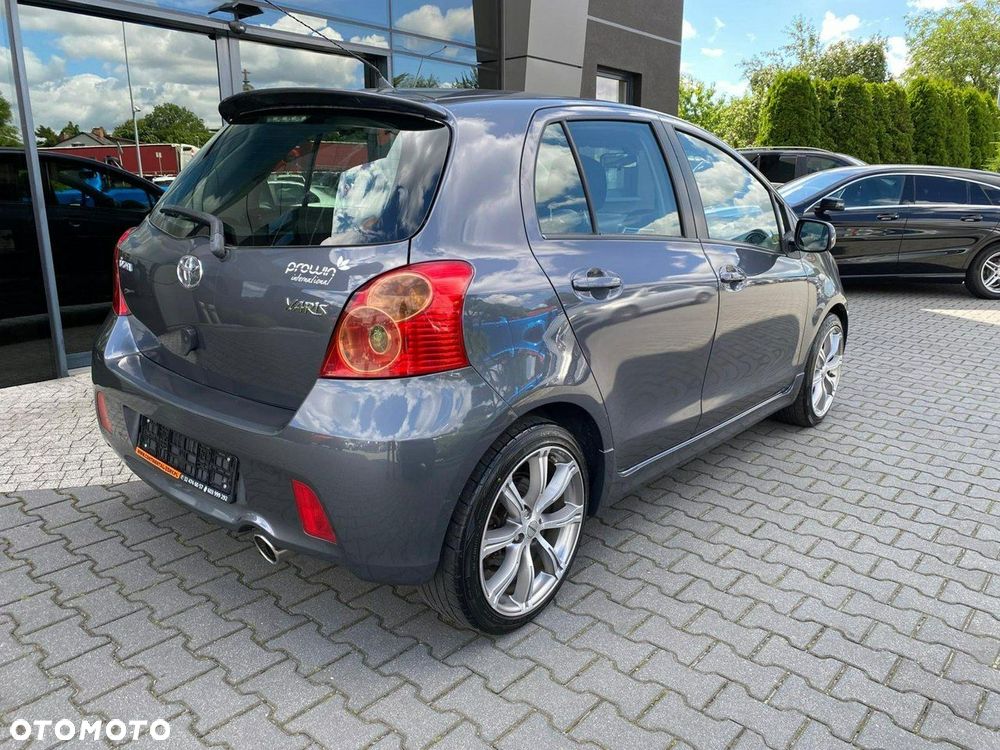Toyota Yaris - 4