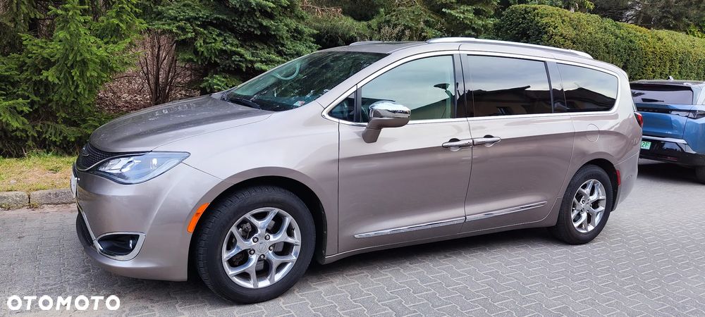 Chrysler Pacifica - 15