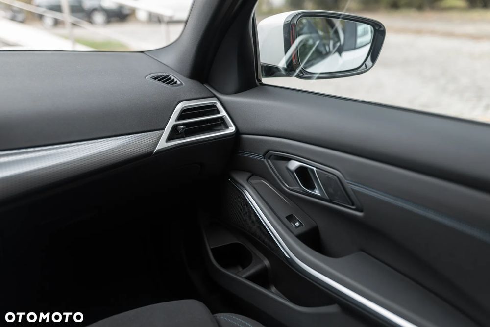 BMW Seria 3 - 17