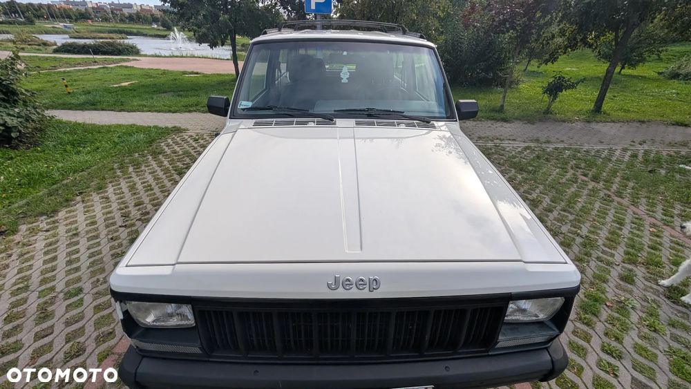 Jeep Cherokee - 19