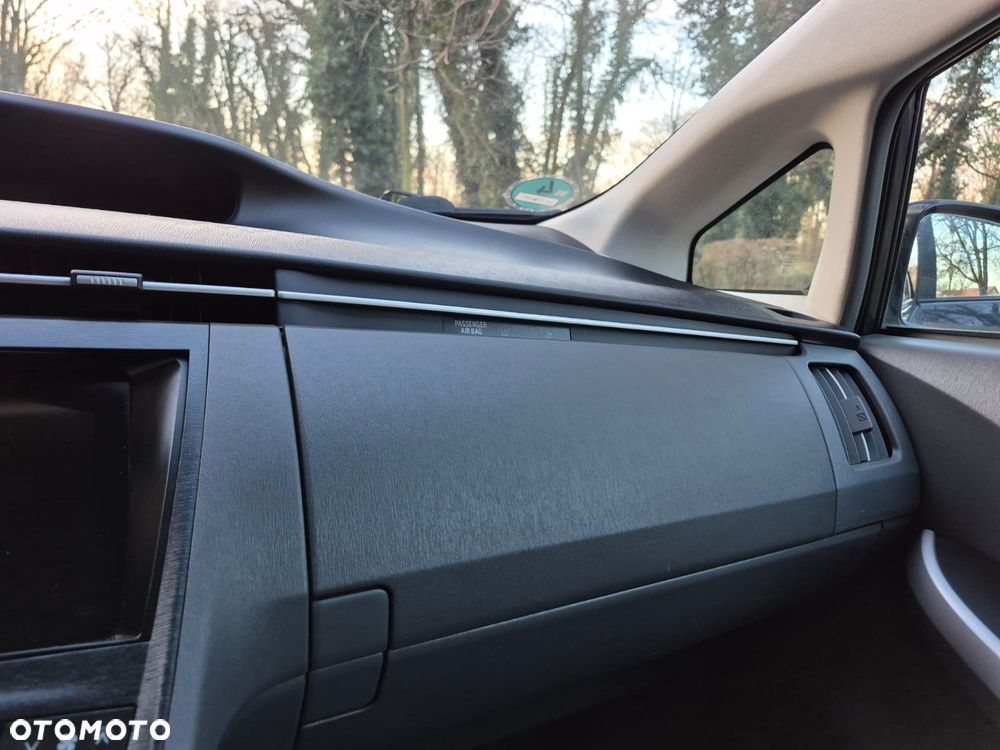 Toyota Prius (Hybrid) Executive - 19