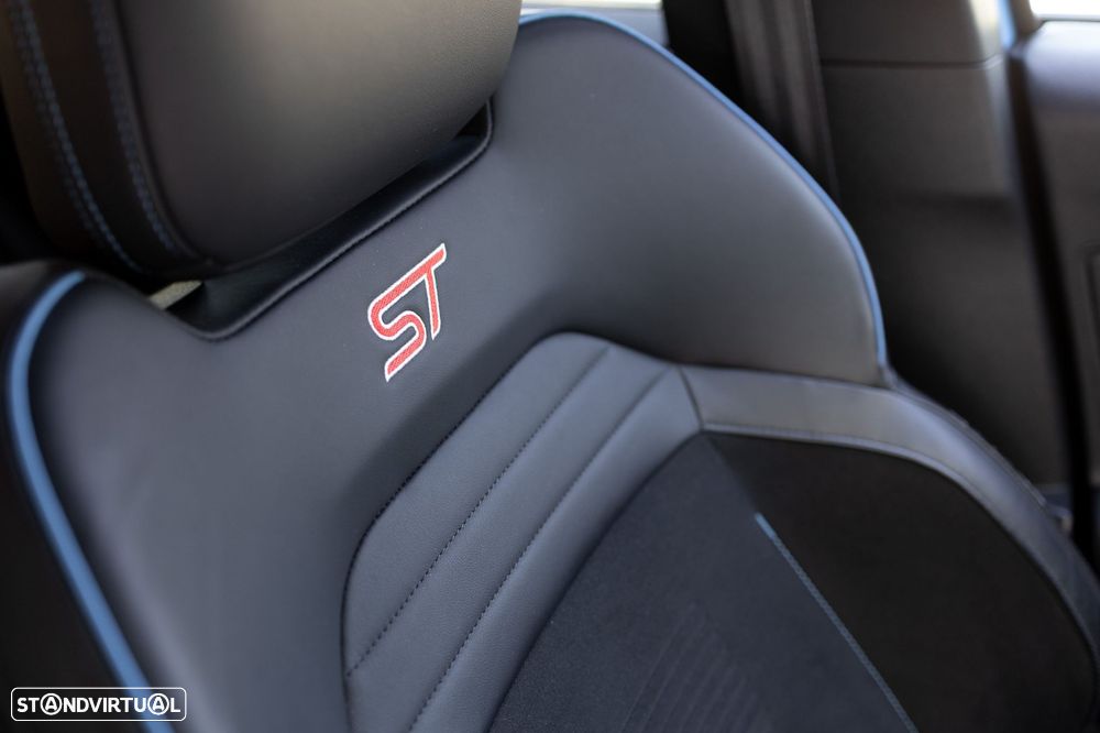 Ford Focus 2.3 EcoBoost S&S ST - 16