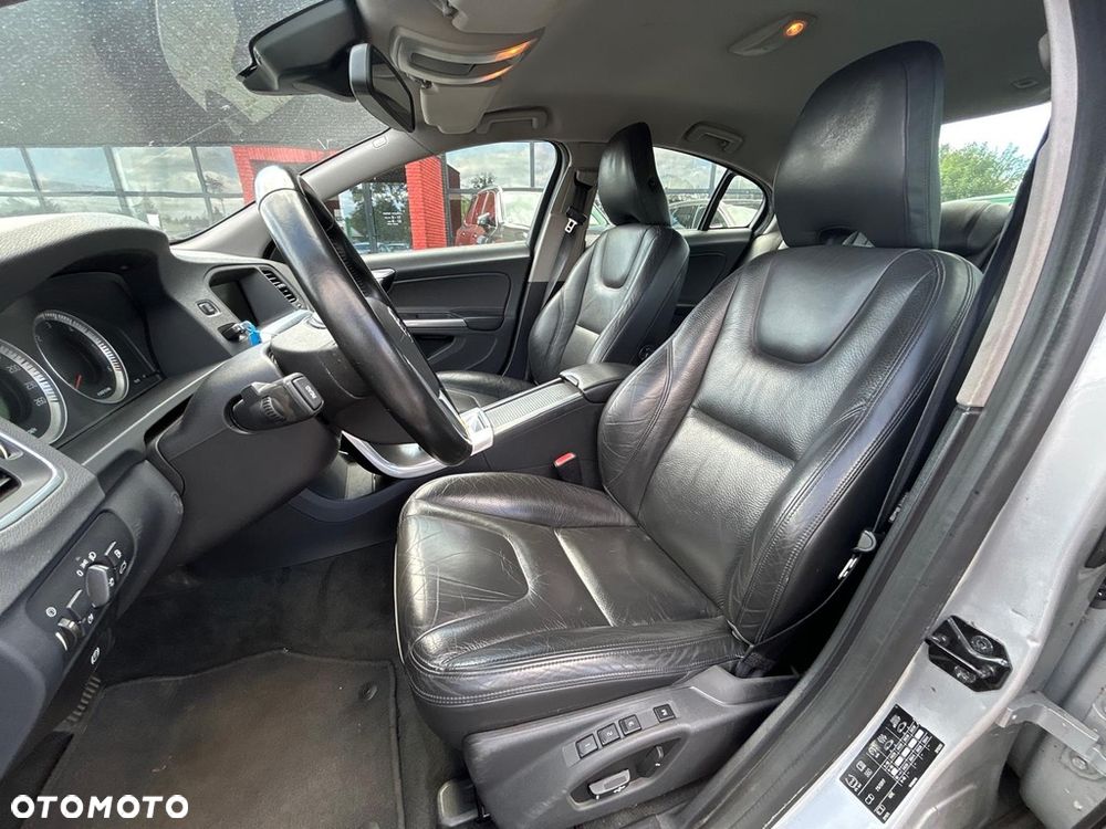 Volvo S60 D5 AWD Geartronic Summum - 11