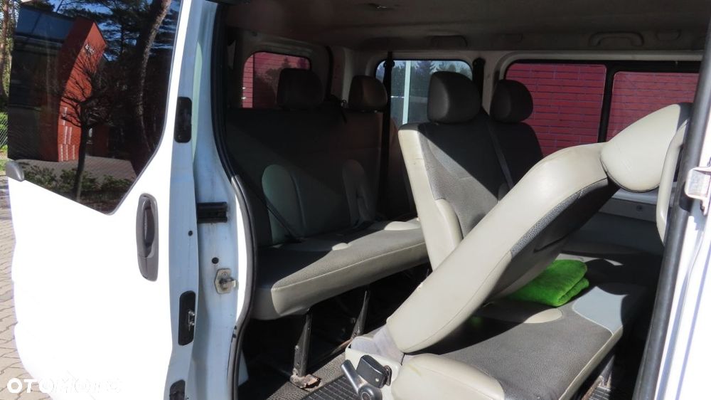Renault Trafic Passenger - 20