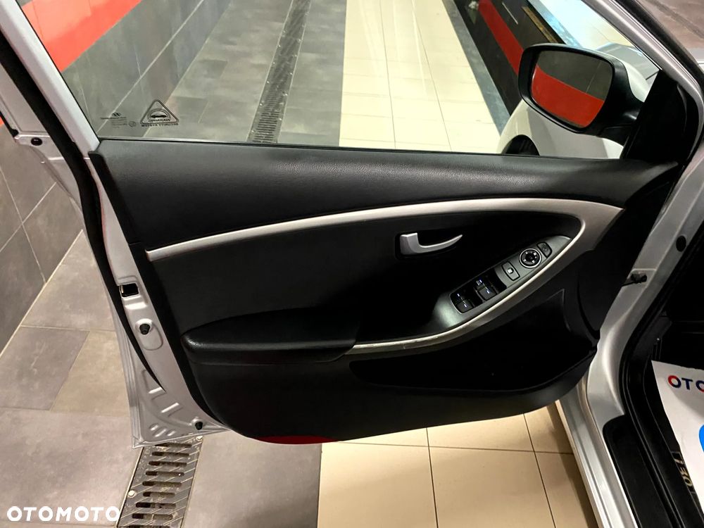 Hyundai i30 1.6 GDI Classic - 12