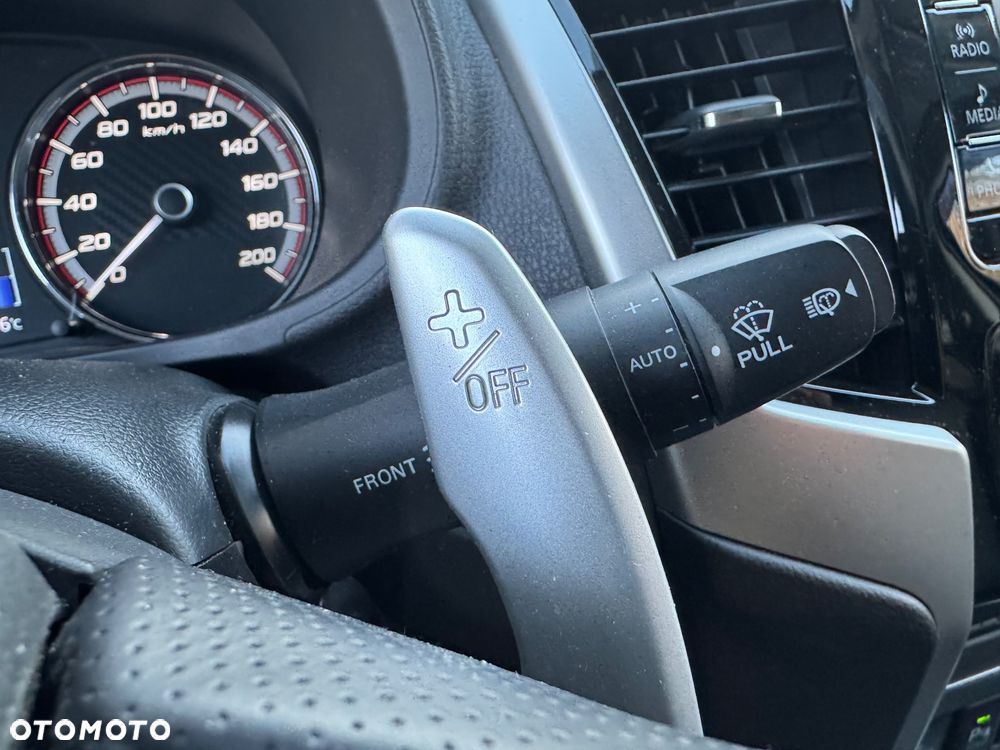 Mitsubishi L200 2.2 d DC Instyle Plus - 34