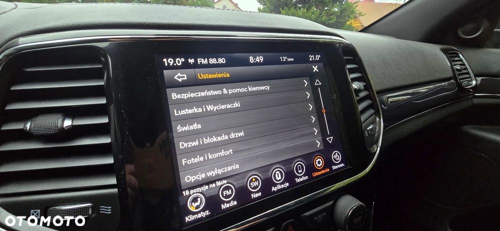 Jeep Grand Cherokee - 28