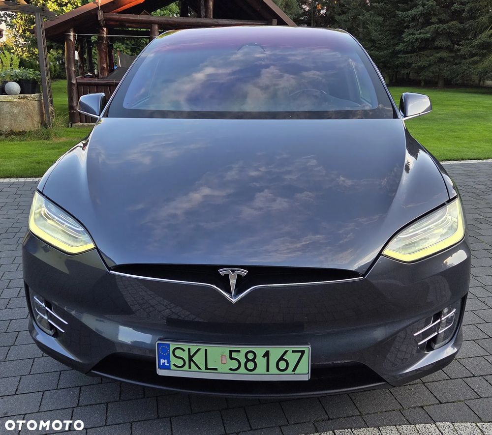 Tesla Model X - 11