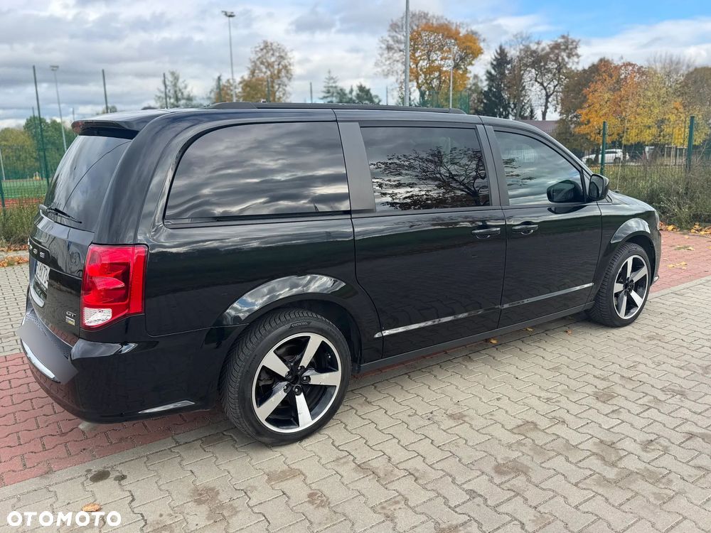 Dodge Grand Caravan - 10