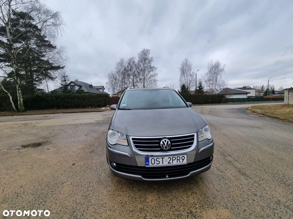 Volkswagen Touran 2.0 TDI Highline - 2