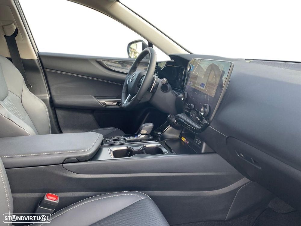 Lexus NX 450h+ Executive - 13