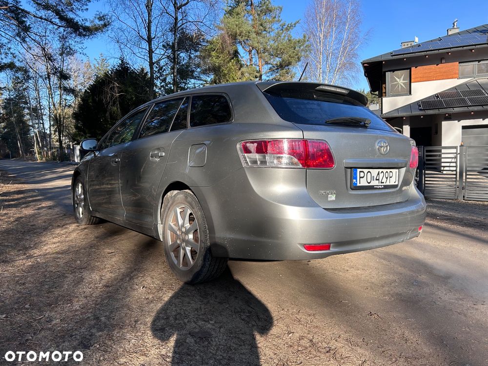 Toyota Avensis 2.0 D-4D 2010 - 9