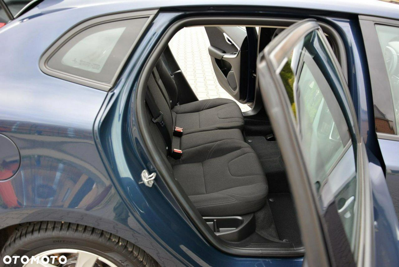 Volvo V40 - 16