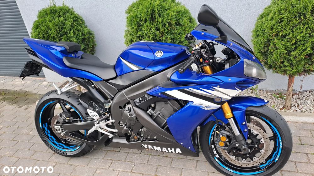 Yamaha R1 - 3
