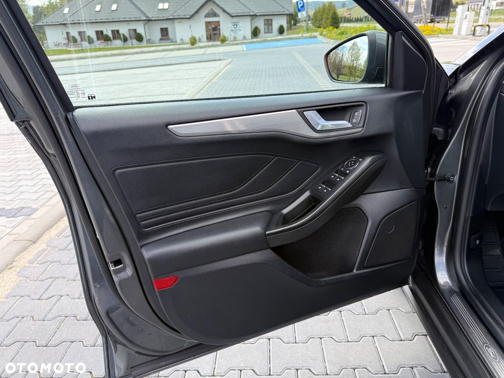 Ford Focus 1.5 EcoBlue Start-Stopp-System TITANIUM DESIGN - 24