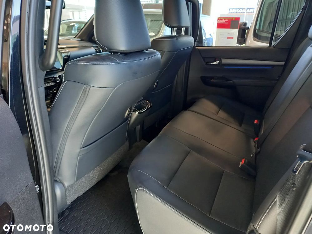 Toyota Hilux 2.8 D-4D mHEV Double Cab Invincible 4x4 - 12