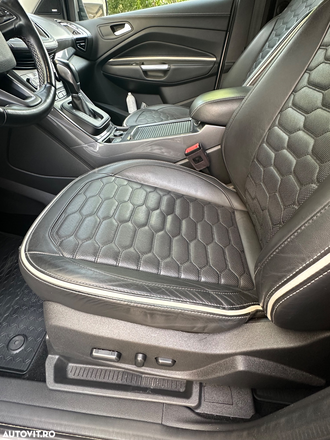 Ford Kuga 2.0 TDCi 4WD Powershift Vignale - 19