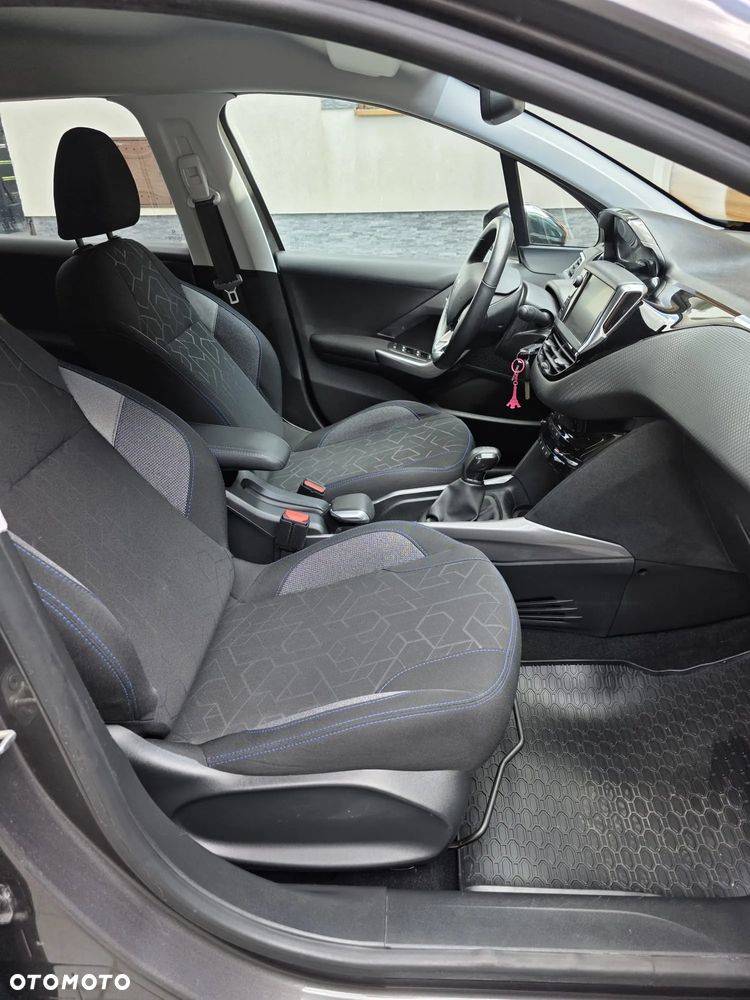 Peugeot 2008 1.2 Pure Tech Style EU6 - 13