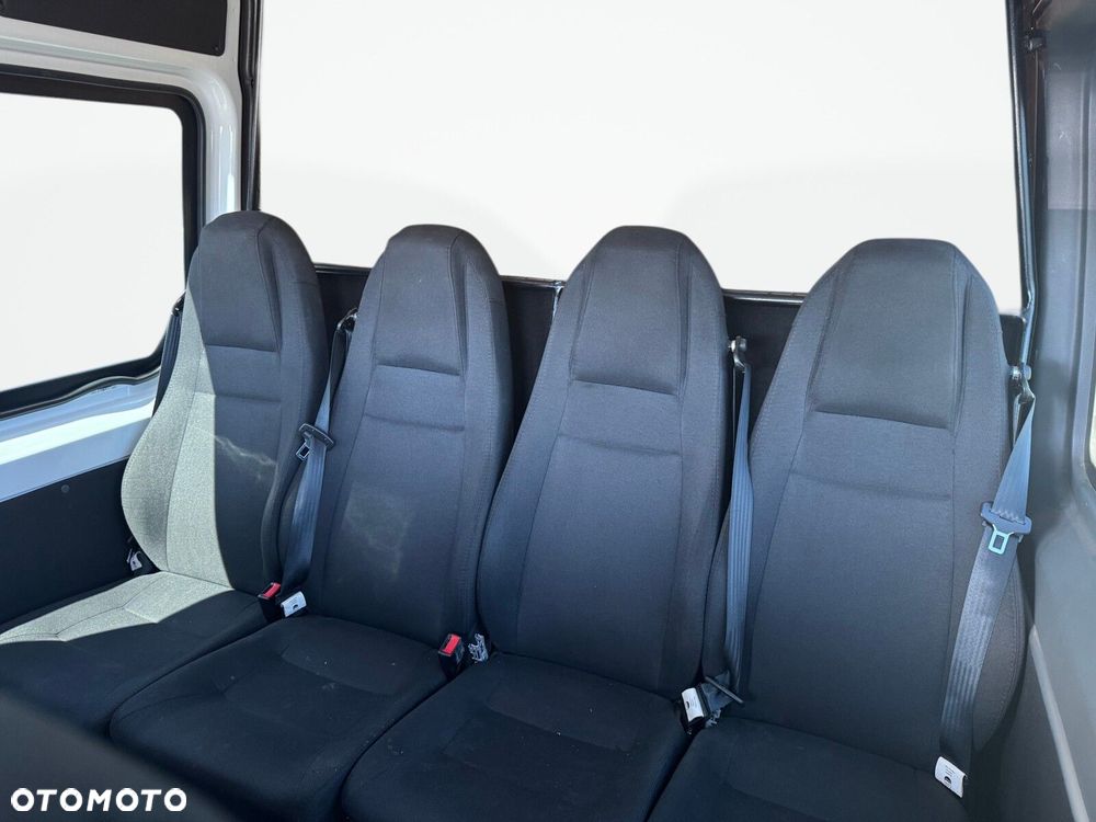 Mercedes-Benz Sprinter - 13