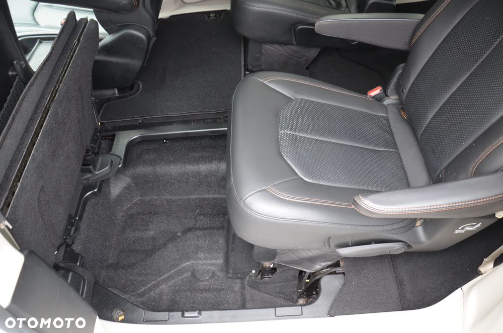 Chrysler Pacifica - 22