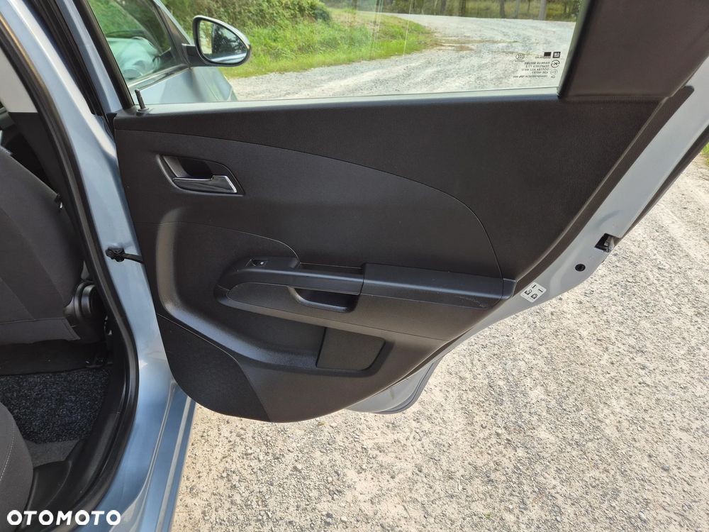Chevrolet Aveo 1.6 LTZ - 26