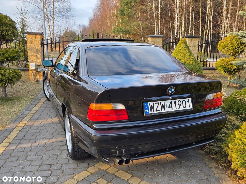 BMW Seria 3 323i - 11