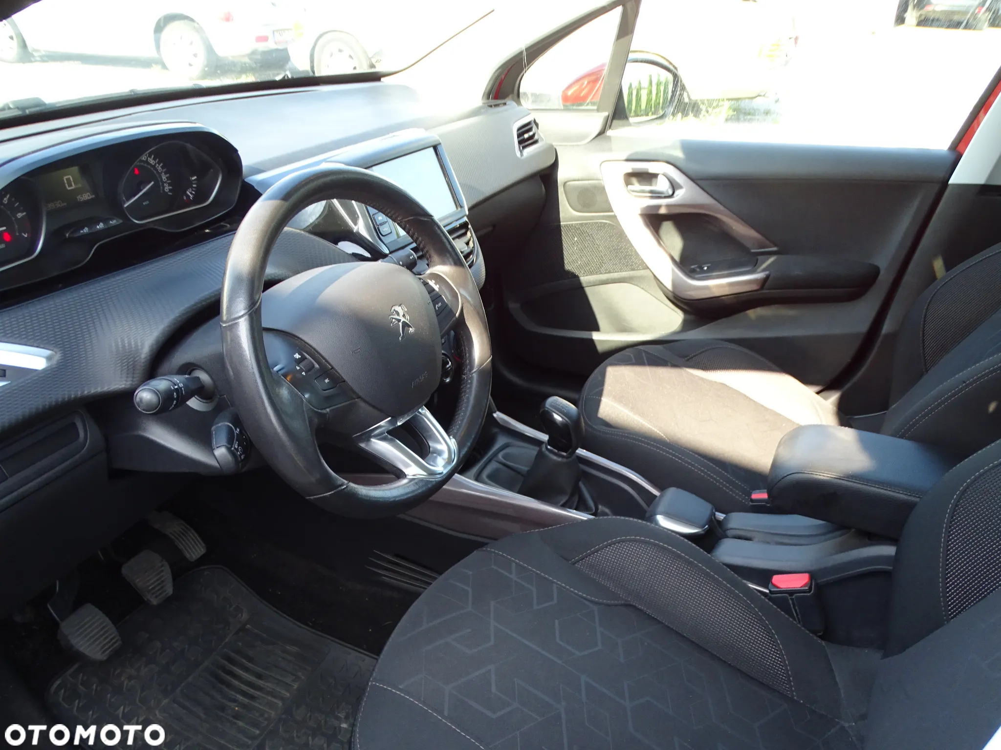 Peugeot 2008 1.2 Pure Tech Allure S&S - 6