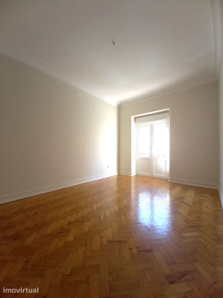 Apartamento T5 na Av. de Roma - Grande imagem: 4/22