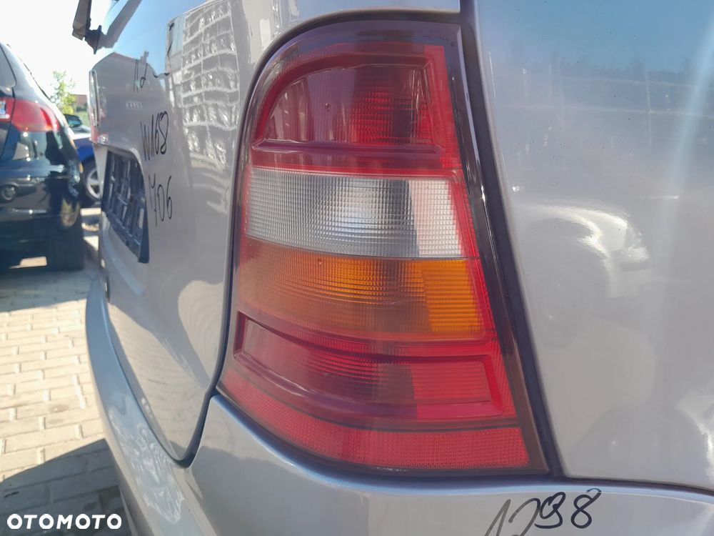 MERCEDES W168 LAMPA TYLNA PRAWA W BŁOTNIK - 2